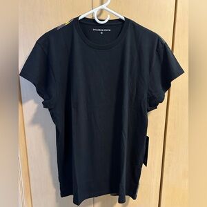 Men’s Graphic Tee - NWT